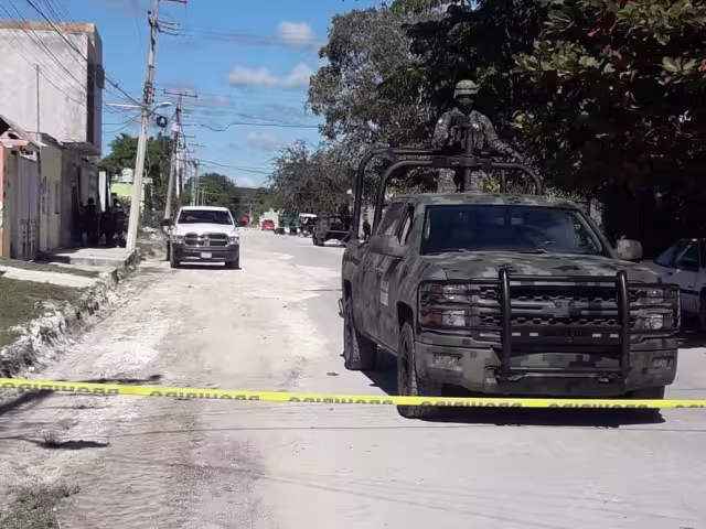 Los hombres huyeron a bordo de una camioneta