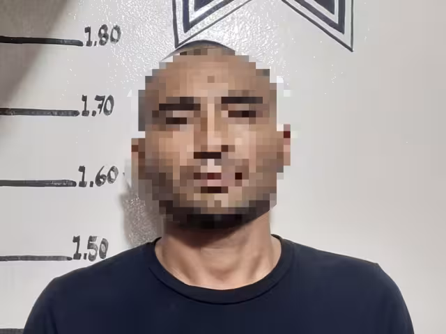 Al ser sorprendido con el enervante, el hombre opuso resistencia y agredió a los policías