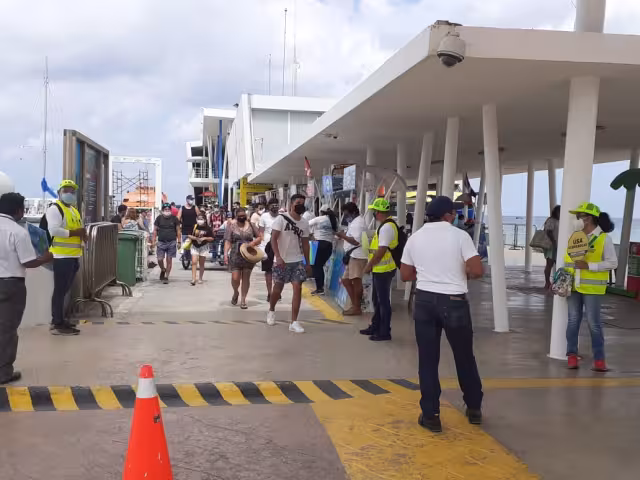 La terminal marítima lució llena este martes
