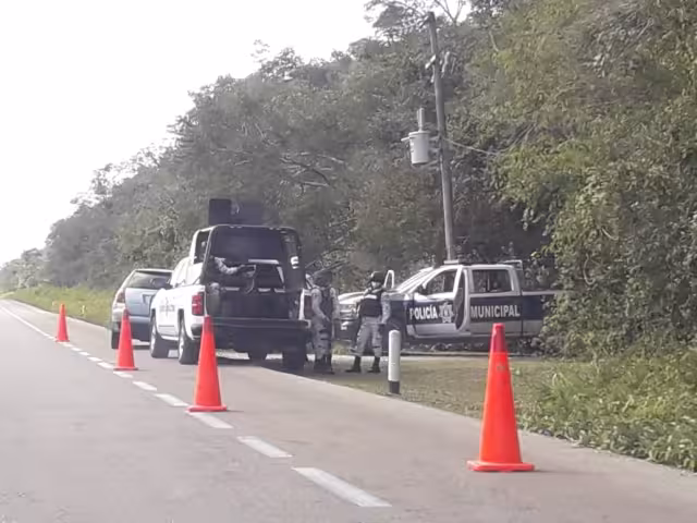 Los policías dieron alcance a la unidad que huía