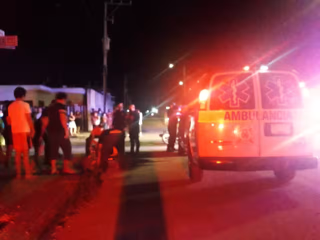 Los paramédicos atendieron a la persona lesionada