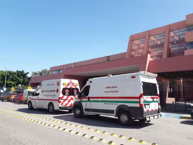 Las ambulancias llegaron para auxiliar al trabajador