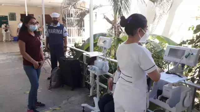 Los maestros pasan varios filtros antes de ser vacunados