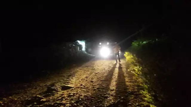 Los policías aseguraron la tela.