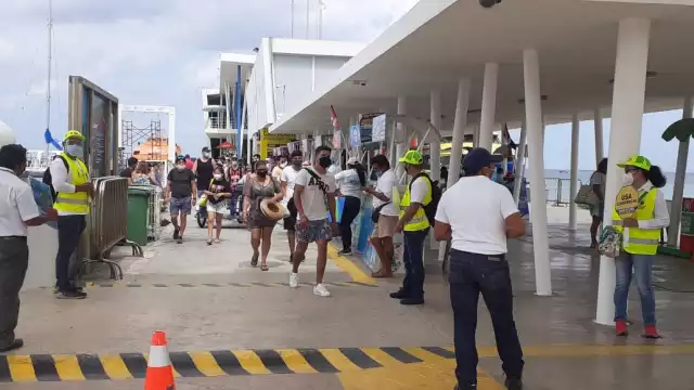 La terminal marítima lució llena este martes