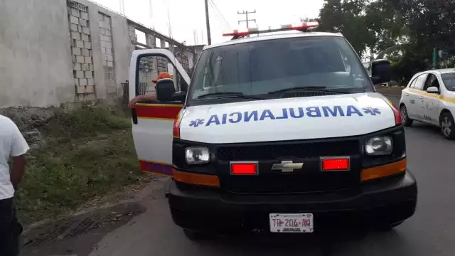 Conductor de una camioneta choca con una motocicleta y deja un herido en Chetumal