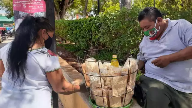 Señala que “es una pequeña empresa ambulante la que tengo y de la que come toda mi familia”