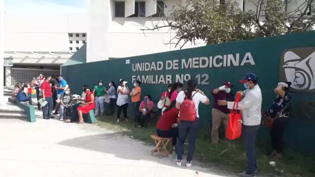 Durante la aplicación de la vacuna se registró retrasos por personal del IMSS