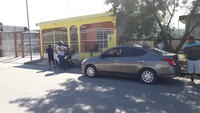 Con daños materiales quedaron después del choque.