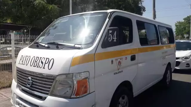 Choque vehicular en la colonia 8 de octubre de Chetumal deja daños materiales