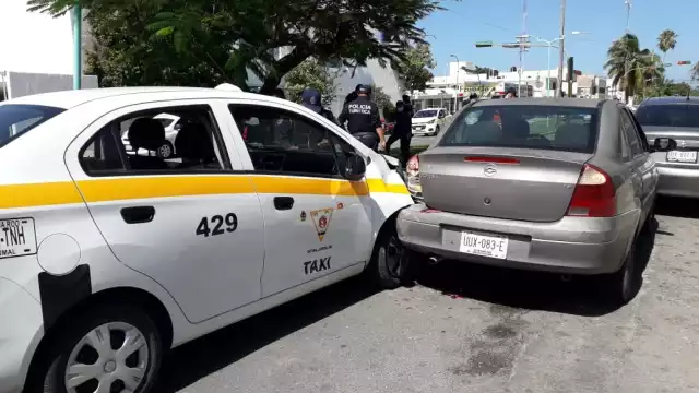 Los vehículos sufrieron daños pero no hubo lesionados