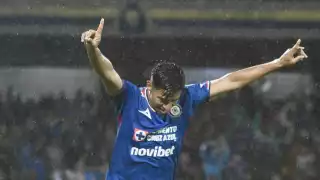 ¡La Máquina se destapó! Cruz Azul vence a León bajo un diluvio en CU
