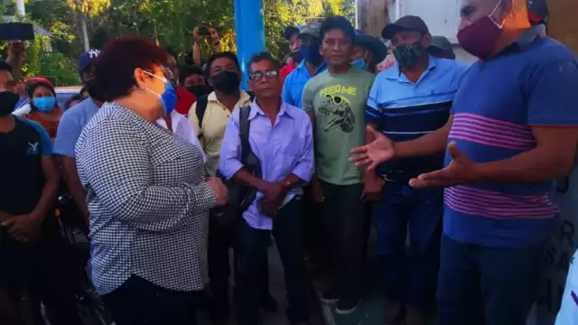 Los delegados y subdelegados no permitieron que la regidora se retirara hasta que se comprometió a resolver el caso