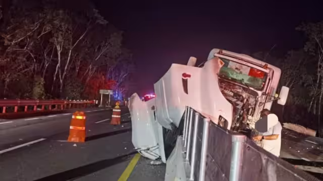 El conductor del tráiler resultó ileso