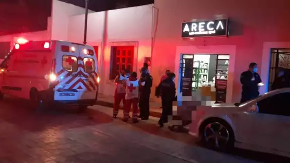 La adulta mayor había sido trasladada por sus familiares hasta el nosocomio particular, pero ahí les dijeron que no contaban con el equipo necesario La adulta mayor había sido trasladada por sus familiares hasta el nosocomio particular, pero ahí les dijeron que no contaban con el equipo necesario