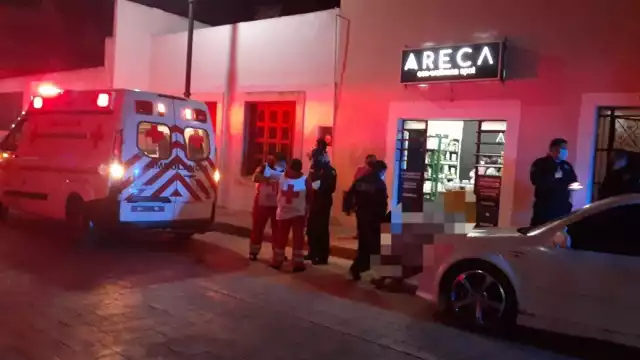 La adulta mayor había sido trasladada por sus familiares hasta el nosocomio particular, pero ahí les dijeron que no contaban con el equipo necesario