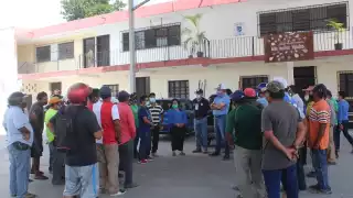 Los inconformes mencionaron que los funcionarios de Agua Potable y Alcantarrillado tienen privilegios, pues el líder es familiar del Alcalde