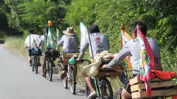 Feligreses acuden en bicicletas a venerar a la Virgen de Guadalupe