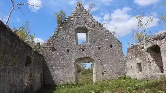 Los primeros pobladores aseguran que en medio del templo se veía un jinete que se perdía en medio del edificio Los primeros pobladores aseguran que en medio del templo se veía un jinete que se perdía en medio del edificio