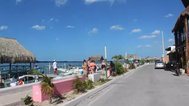El servicio de energía eléctrica se suspendió en la avenida principal, así como en el domo central, en la biblioteca, en el Centro de Salud y en Espacio Médico 24/7
