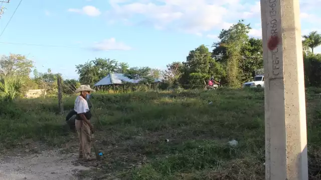 Los vecinos afirman que esta acción perjudica su libre tránsito y que estas “invasiones” son comunes en este sector de la villa