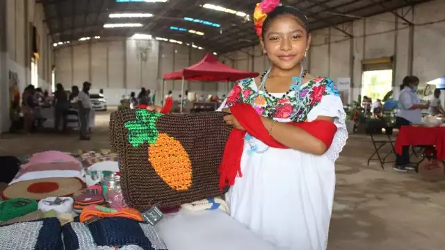 Autoridades e invitados de honor realizaron el corte de listón inaugural del evento en el marco del 96 aniversario de conformarse el ejido de Tizimín