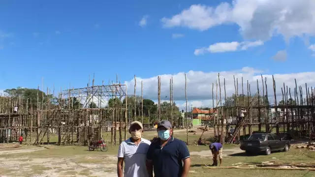 Josué Campos Aguilar informó que en la obra se involucran jóvenes a quienes se les están transmitiendo los saberes para la edificación del tablado