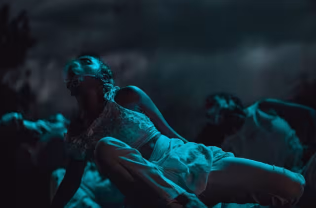 La idea de comunidad es central para su desarrollo, así como las de unión y esfuerzo