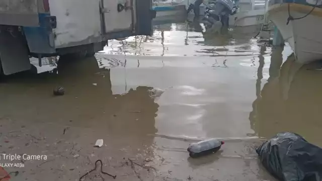 La presencia de frente frío número 10 provocó inundaciones en las calles y viviendas cercanas a la ría