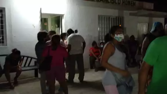 Pobladores tratan de impedir el robo de documentos Pobladores tratan de impedir el robo de documentos