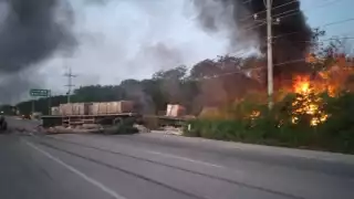 Hasta el momento se desconoce si el chofer de la pesada unidad está vivo o no