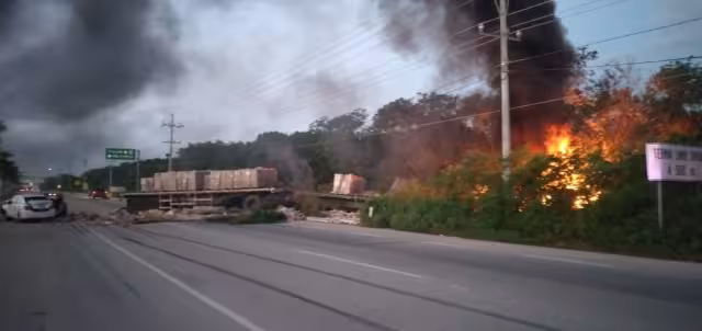 Hasta el momento se desconoce si el chofer de la pesada unidad está vivo o no