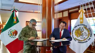 Gobierno de Yucatán y la Secretaría de Marina firman convenio  para la ampliación del Puerto de Altura de Progreso