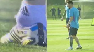 Messi tiene un pequeño bulto en su pie derecho, que se hizo visible durante el entrenamiento de esta mañana.