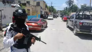 El gobernador Carlos Joaquín evade hablar de inseguridad ante el presidente de México Andrés Manuel López Obrador