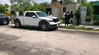 Balean camioneta en el fraccionamiento Puertas del Sol en Motul