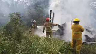 Se incendian dos viviendas en Escárcega