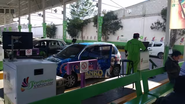 La multa por no realizar la verificación a tiempo asciende a 200 UMA's en CDMX y Edomex