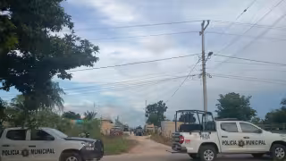 Balean fachada de vivienda en la colonia San Martín de Hopelchén; se registra intensa movilización policiaca