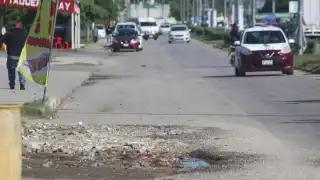 Aguas jabonosas deterioran pavimento en avenida Colosio de Champotón