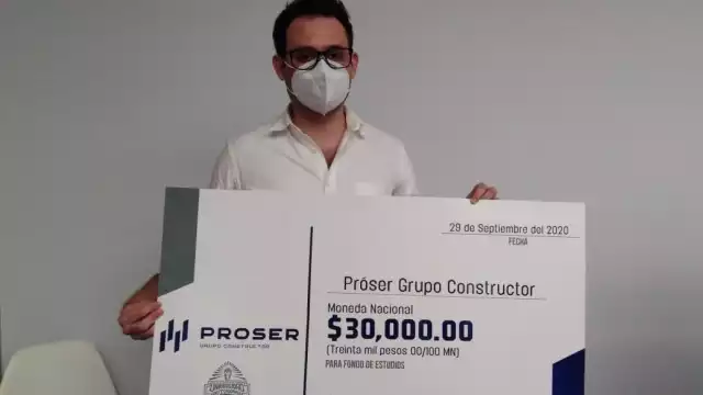 Eric Romero recibió el Premio Próser por el alto promedio obtenido en la Facultad de Ingeniería. Foto: Oscar Suaste