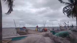 Los puertos de Sabancuy permanecen cerrados este sábado