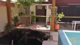 Según los vecinos del rumbo, el socavón atraviesa por debajo de la tierra varias viviendas y que, al pasar por el lugar, se siente la vibración de la tierra