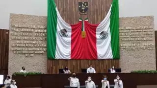 Comparecen la Secretaria general de gobierno, María Fritz Sierra y la secretaria de administración y finanzas, Olga Rosas