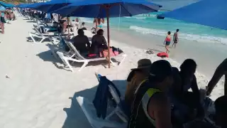 El arenal no cuenta con una persona que tome la temperatura y demás medidas sanitarias. Fotos: Óscar Gómez