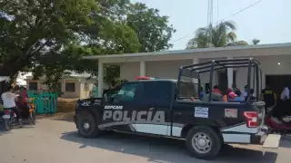 Autoridades recuperaron un cayuco con reporte de robo en Sabancuy