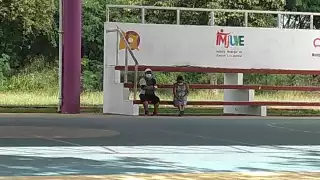 Gente esperó a la hora indicada e hicieron fila, sin embargo, cambiaron la hora de la aplicación sin avisar