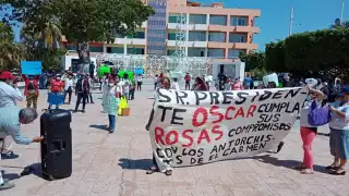 Los manifestantes exigen ser incluidos en programas de vivienda, mejoramiento de calles, agua potable y seguridad a las familias de “La Antorcha”.