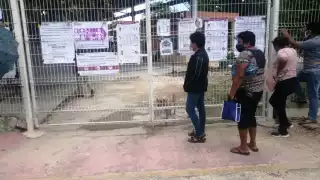 Hasta con dos horas de retraso abren casillas en la Península de Yucatán