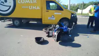 El motociclista se negó a ser trasladado a un hospital para su valoración. Foto: Fernando Poo Hurtado